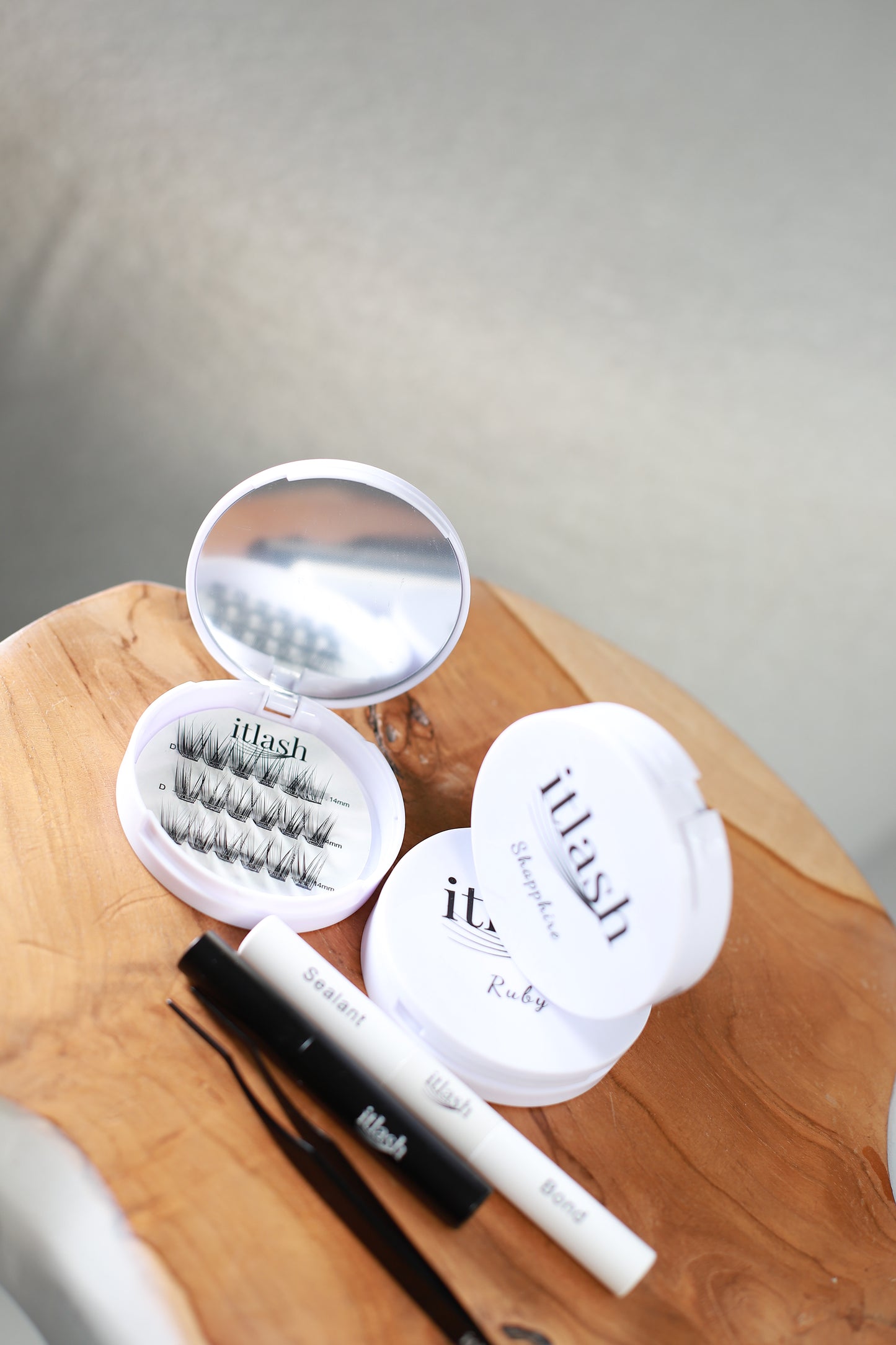 itlash starter lash kit:Glue, tweezer, lash gems